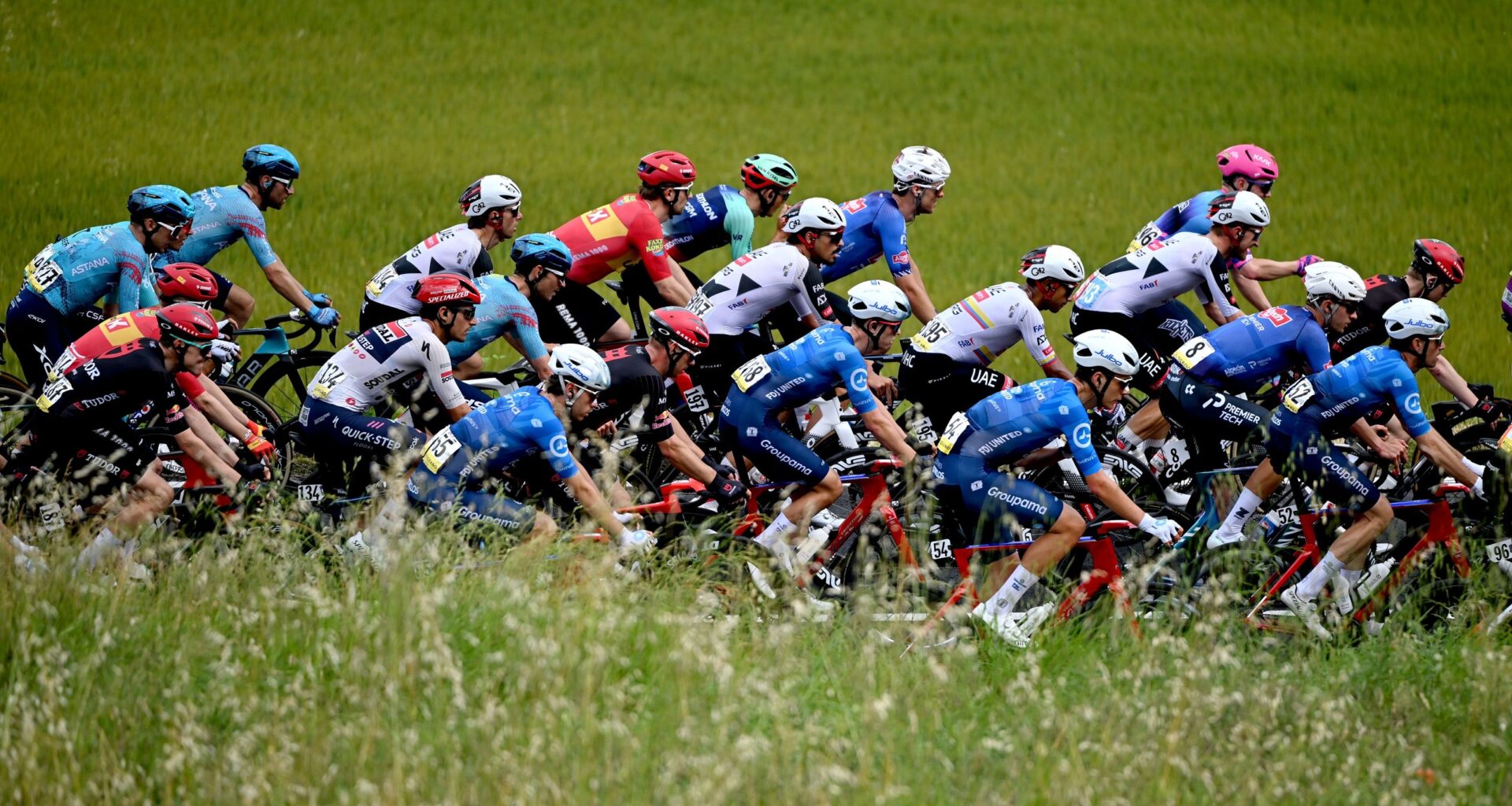 Riders warned not to urinate in bottles and discard them at the Giro d'Italia