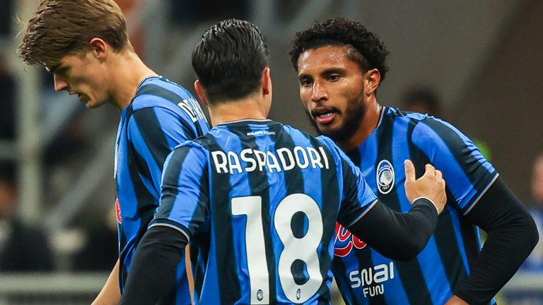 Ederson celebrates with his team-mates after scoring against AC Milan (Photo by: Carabelli/picture-alliance/dpa/AP Images)