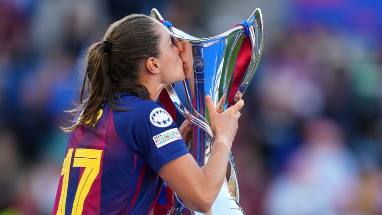 Ewa Pajor kisses the Champions League trophy after winning her first title