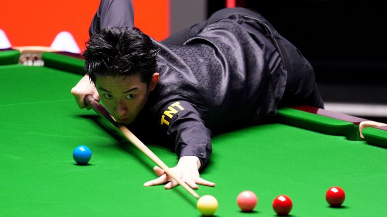 Wu built a brilliant break of 103 in the second frame of the evening session