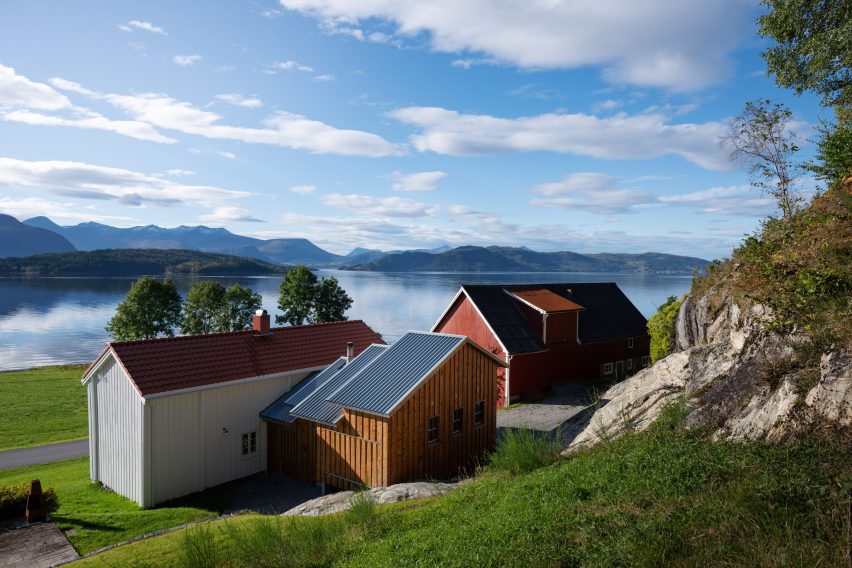 Smallholding at Nesjestranda extension by Rever & Drafe