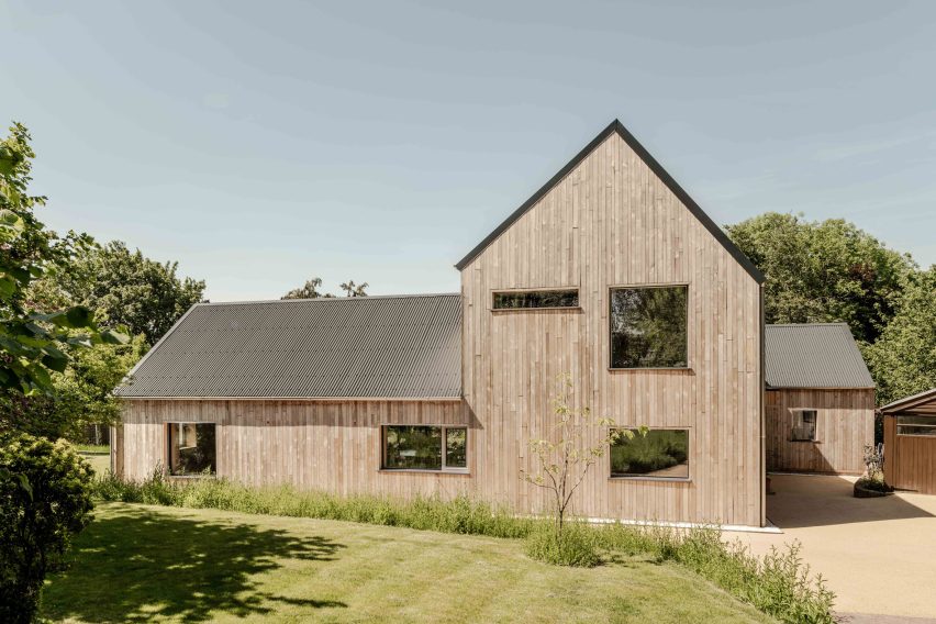 Oxfordshire bungalow extension by Gresford Architects