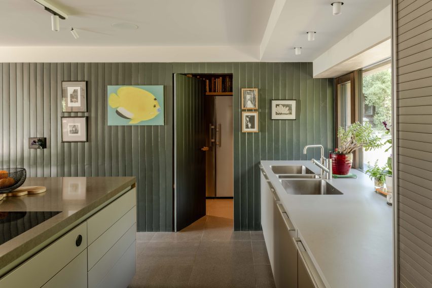 A green kitchen in the bungalow