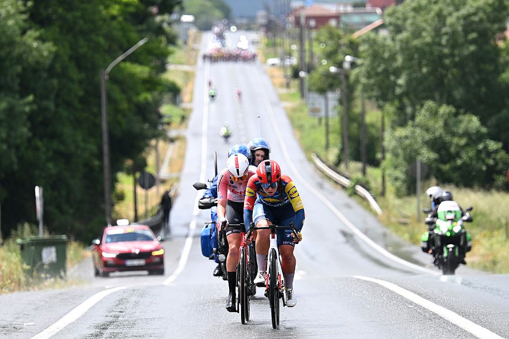 Sterre Vervloet (Lotto Intermarch&eacute; Ladies) and Felicity Wilson-Haffenden (Lidl - Trek) on the attack during stage 3 of the 2026 La Vuelta Femenina. (Photo by Szymon Gruchalski/Getty Images)