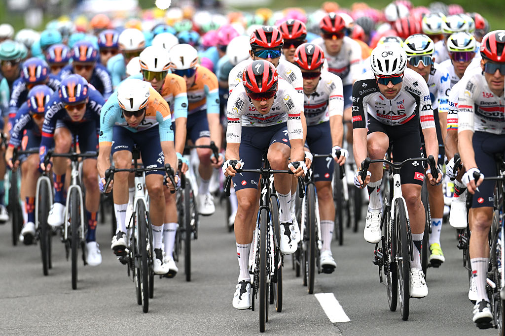 Jay Vine (UAE Team Emirates - XRG) near the front of the group on stage 1 of the Giro d'Italia