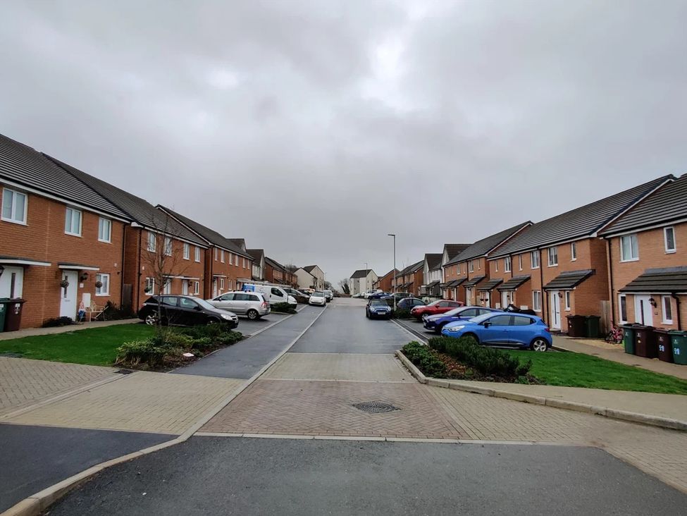 UK housing prices rise but employer confidence stays near record low