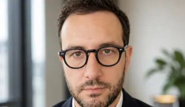 The ex-Deutsche Bank associate offering junior bankers AI side hustles