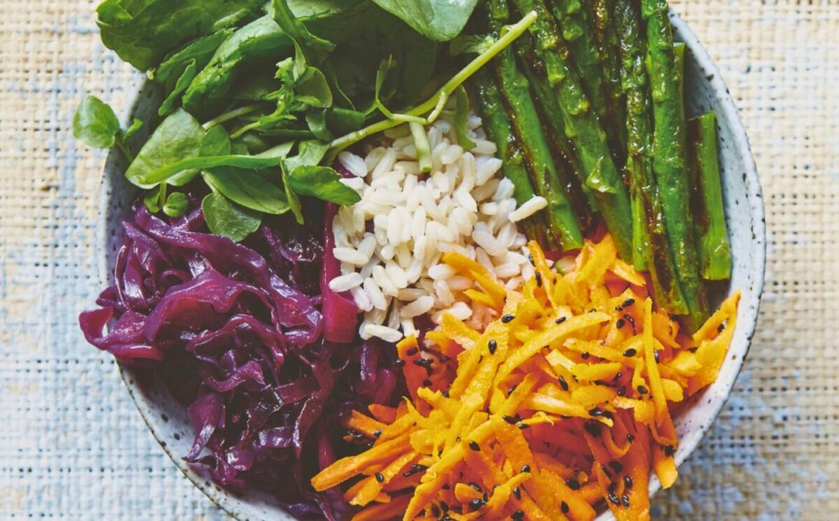 vegan bibimbap with cabbage, white rice, shallots, sweet and sour dressing, and asparagus for gluten-free lunch ideas
