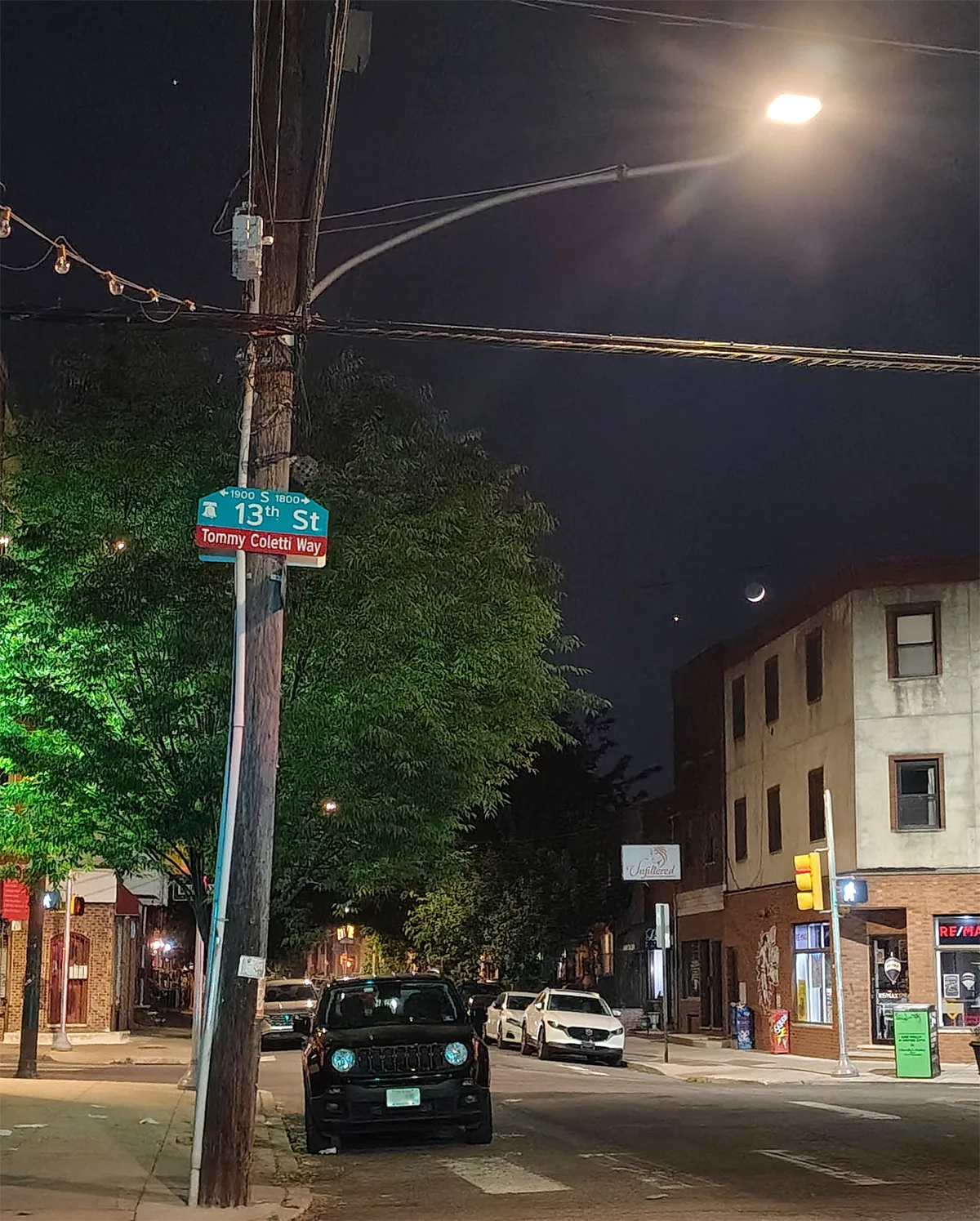 Venus, the crescent Moon and Jupiter captured by Erica Ginsburg from Philadelphia, Pennsylvania, USA, 18 May 2026. Venus and the crescent Moon are visible just above the buildings on the right. Jupiter is the bright ‘star’ top left, on the other side of the telegraph pole.