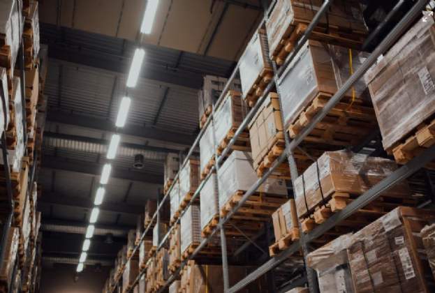 Savills UK | Mid-Box industrial take-up hits 1.4 million sq ft in Q1 2026