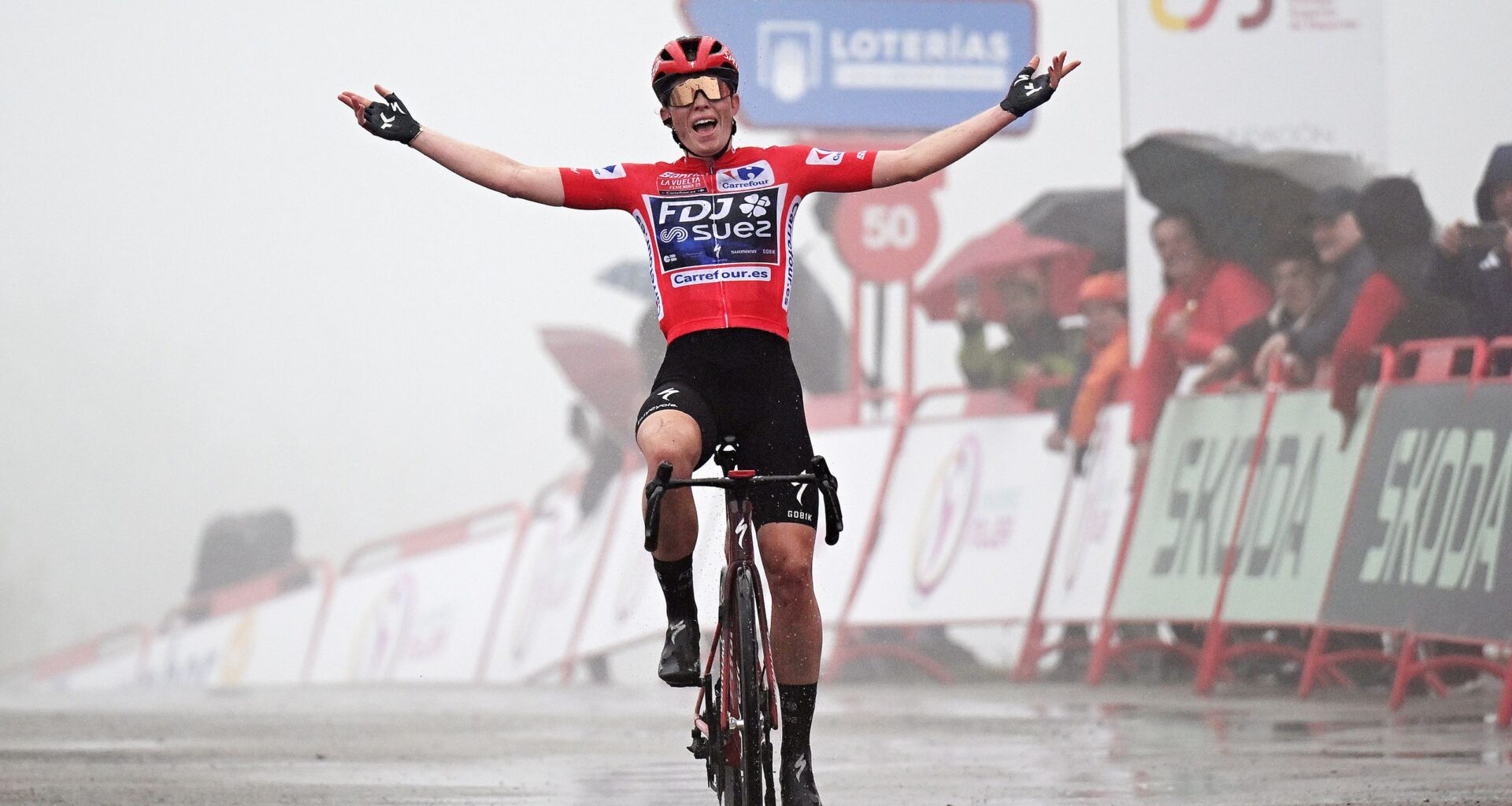 La Vuelta Femenina stage 1 LIVE: Peloton close in on uphill sprint finish