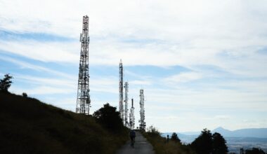 Europe's €1tn mobile telecom industry 'at a crossroads'
