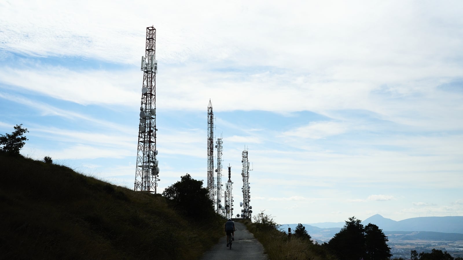 Europe's €1tn mobile telecom industry 'at a crossroads'