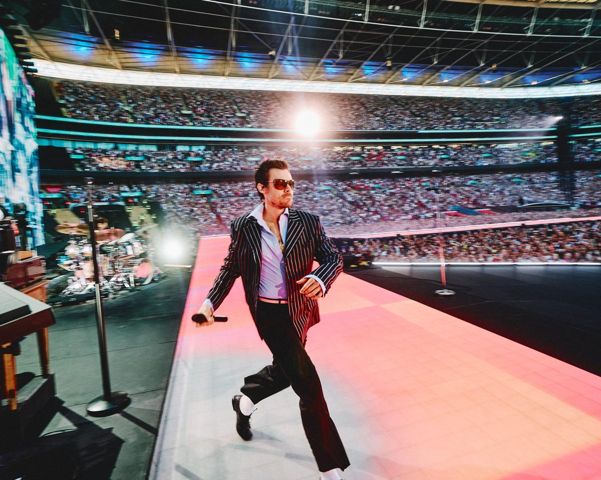 Harry Styles sets Wembley ablaze on opening night of 12-show run - London Evening Standard