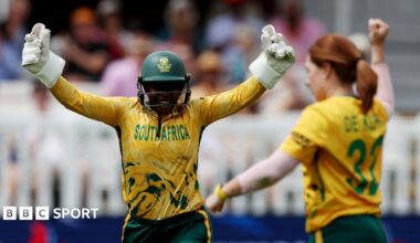 Nadine de Klerk celebrates wicket