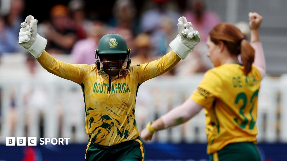 Nadine de Klerk celebrates wicket