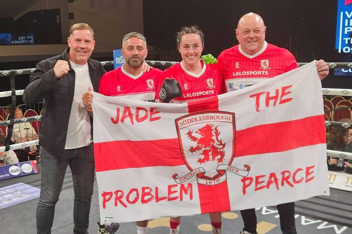 Middlesbrough boxer Jade Pearce with her coaches, including Dad John (left) and promoter Carl Greaves (right)