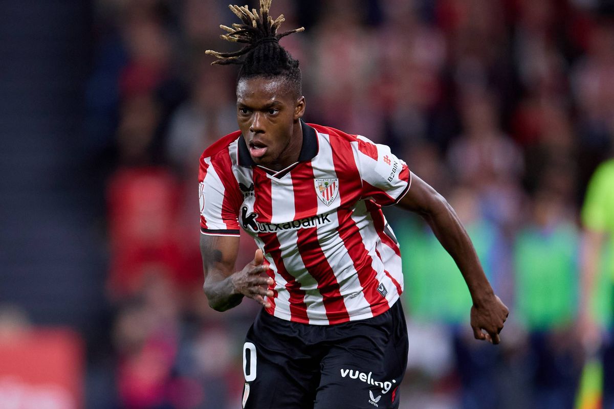 Nico Williams of Athletic Club carries the ball during the first leg of the Copa del Rey semifinal match between Athletic Club and Real Sociedad at Estadio de San Mames on February 11, 2026 in Bilbao, Spain.
