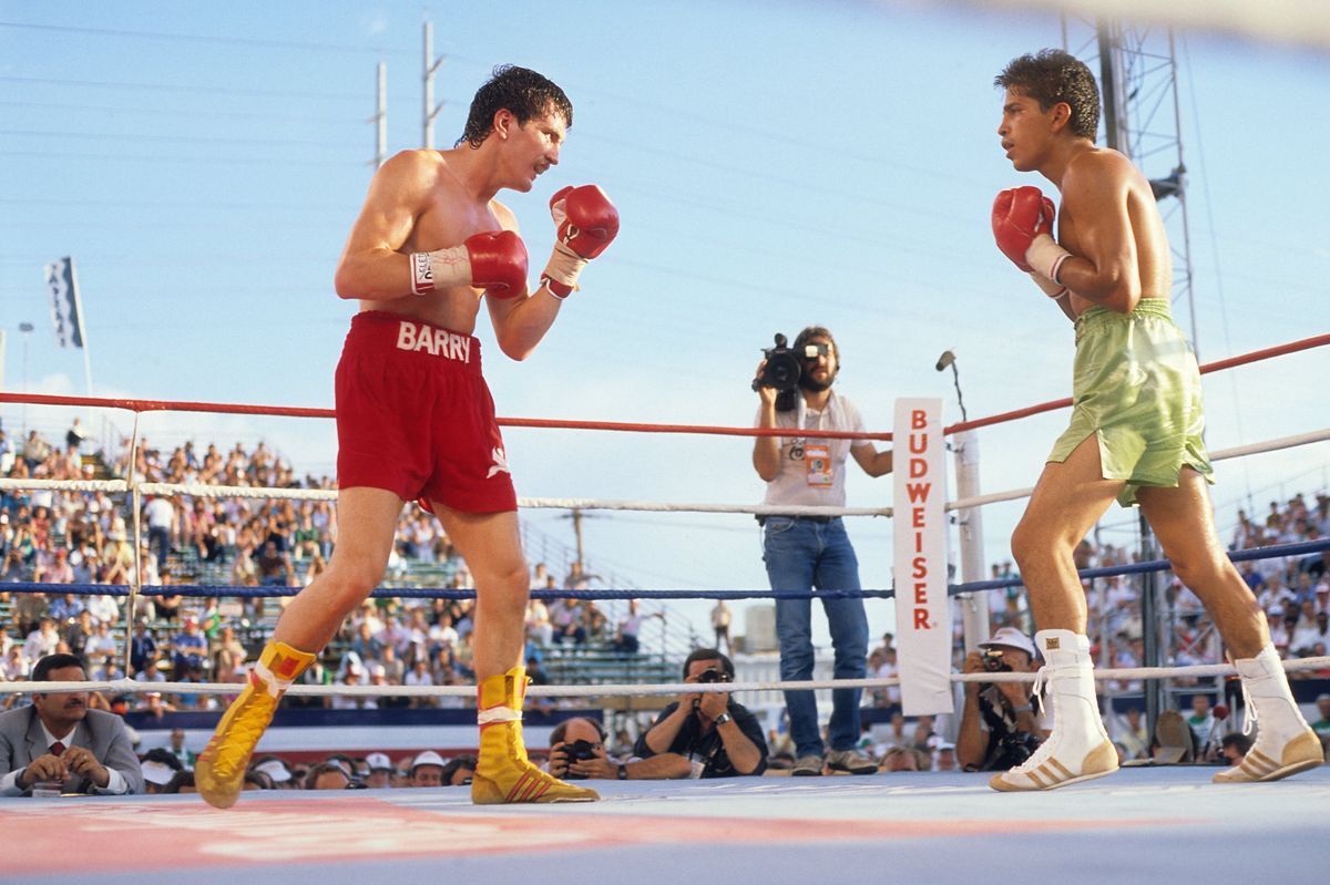 Barry McGuigan and Steve Cruz in Las Vegas in 1986