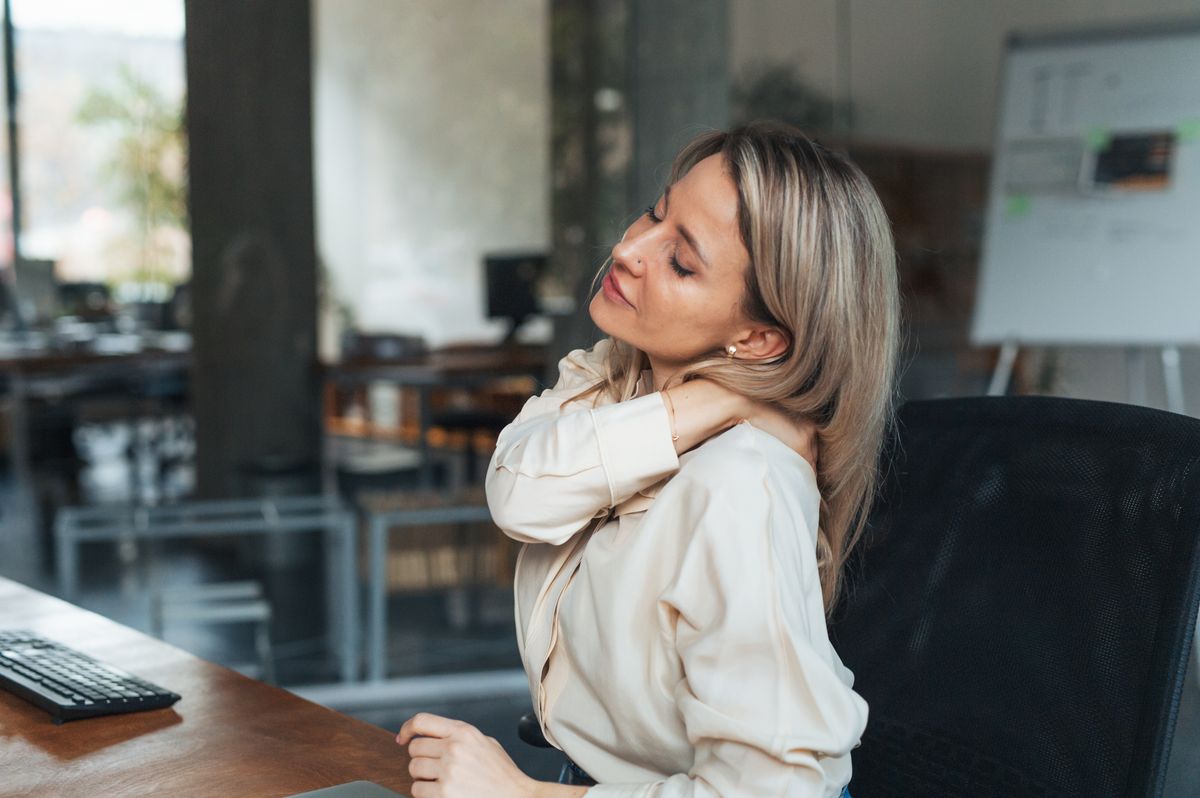 Woman with shoulder pain