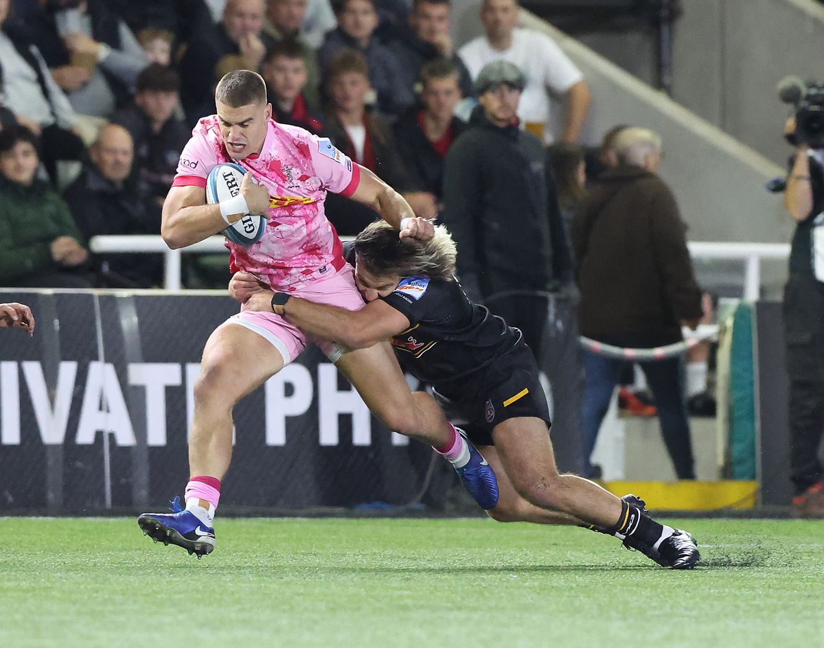 Bryn Bradley smashes his way through for Harlequins