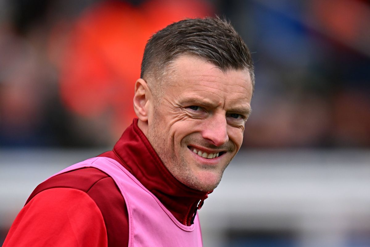 Jamie Vardy of Cremonese looks on from the sidelines during the Serie A match between Parma Calcio 1913 and US Cremonese at Stadio Ennio Tardini