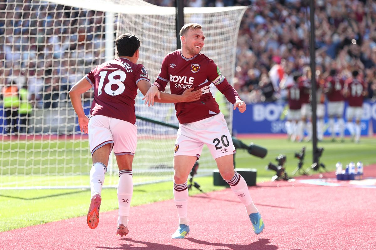 Jarrod Bowen and Mateus Fernandes of West Ham