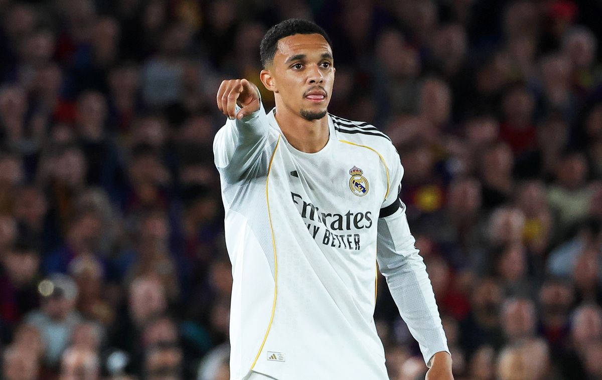 Trent Alexander-Arnold plays during the match between FC Barcelona and Real Madrid CF, corresponding to week 35 of LaLiga EA Sports, at the Spotify Camp Nou in Barcelona, Spain, on May 10, 2026