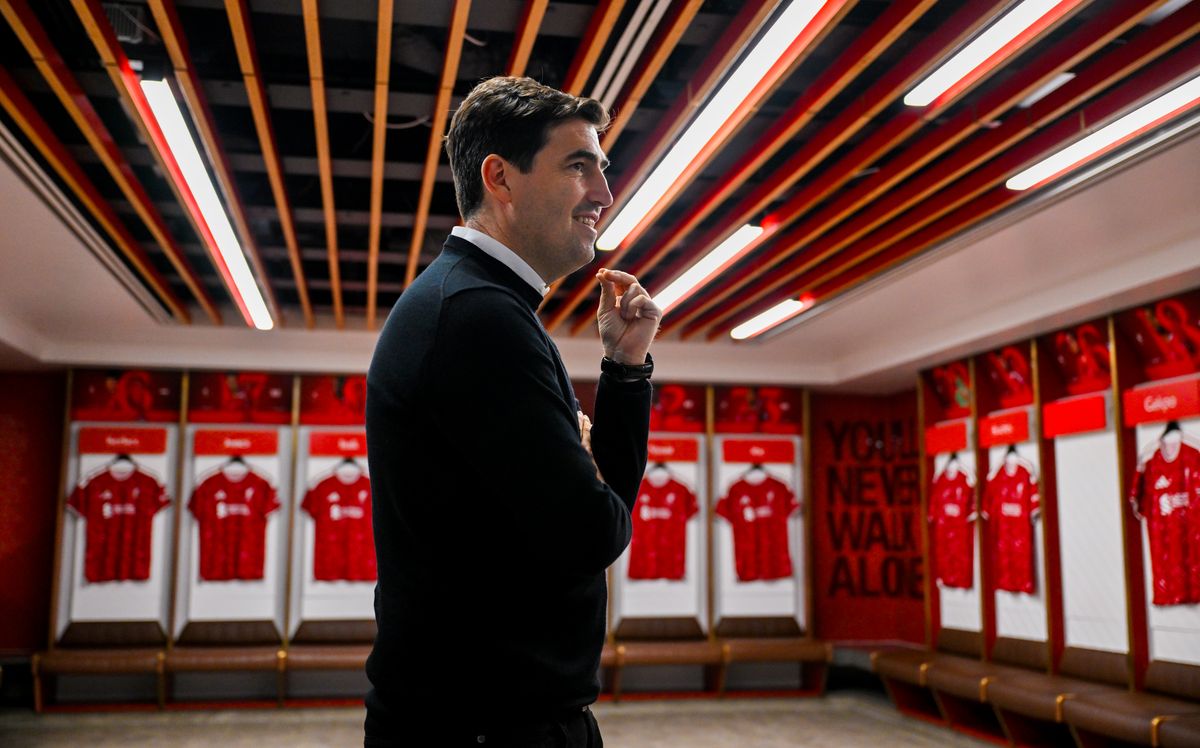 Andoni Iraola in the Liverpool locker room.