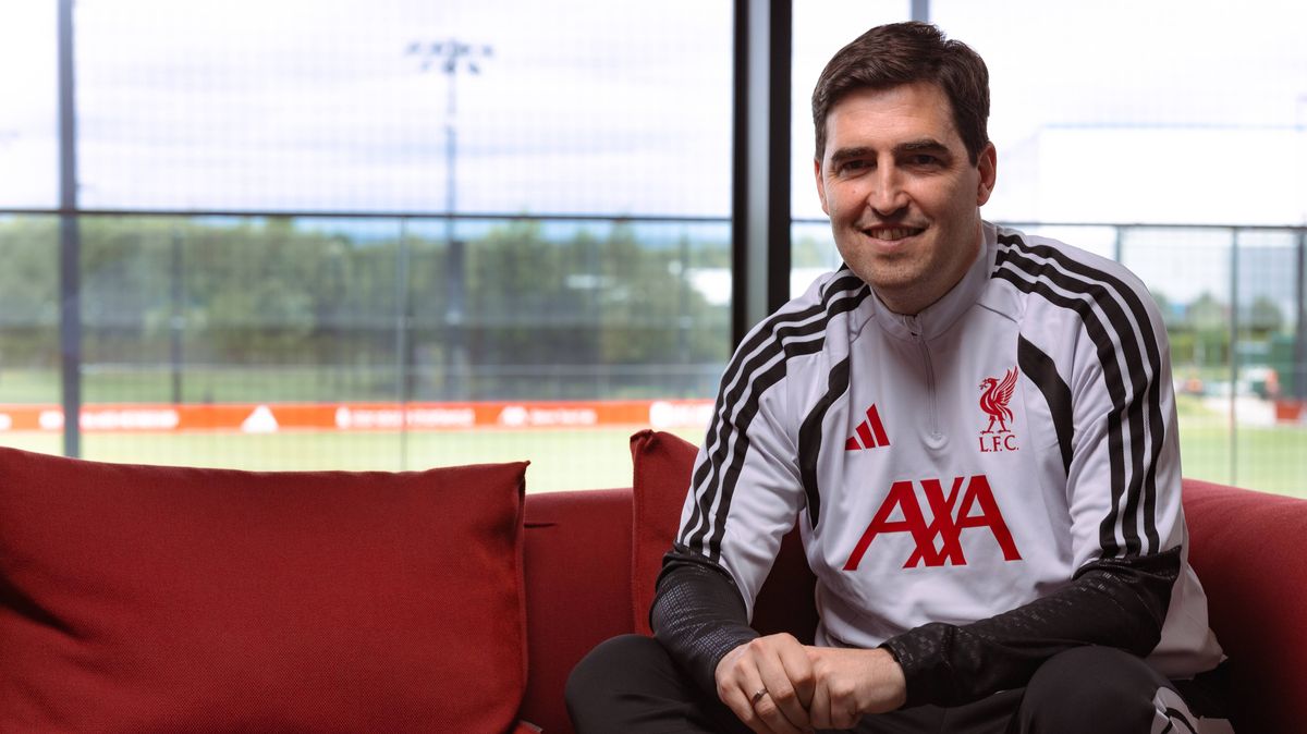 Liverpool manager Andoni Iraola