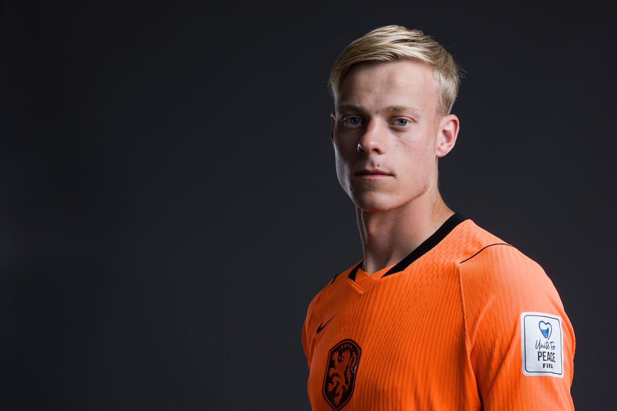 Netherlands international Jan Paul van Hecke is set to complete his transfer from Brighton to Tottenham Hotspur