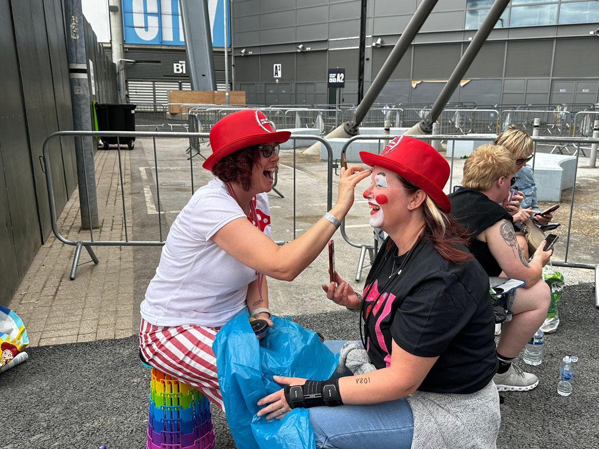 Take That fans utilising their time in the queue