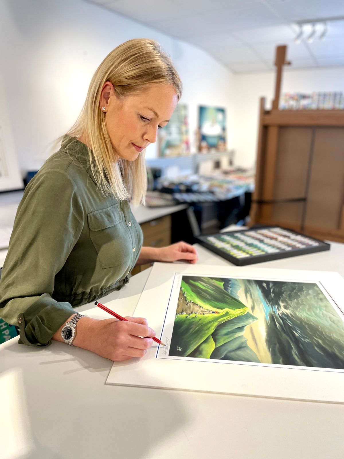 Award-winning artist Lucy Pittaway is appealing for help finding her missing painting