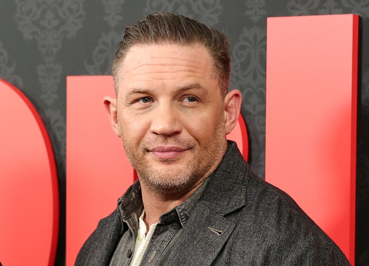 As most people knew right away, it was not Tom Hardy at the Stockport barbers