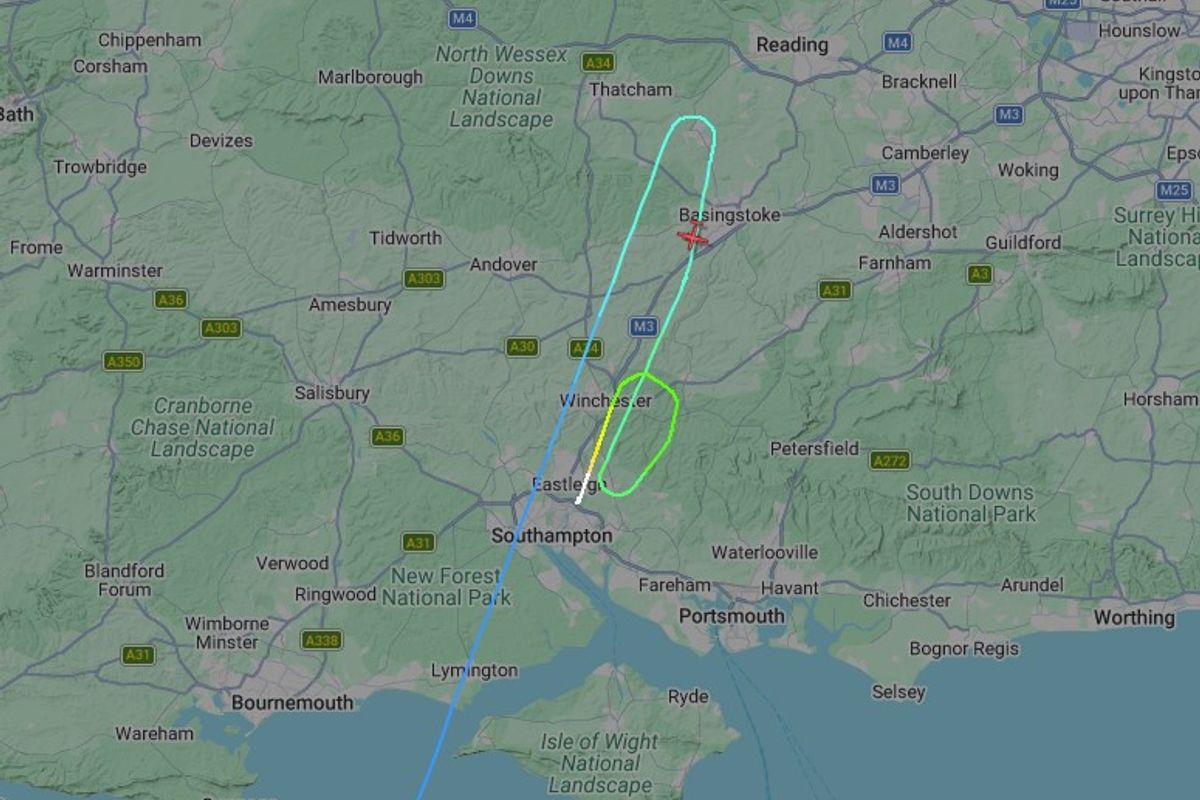 The flight was shown flashing red after declaring the emergency