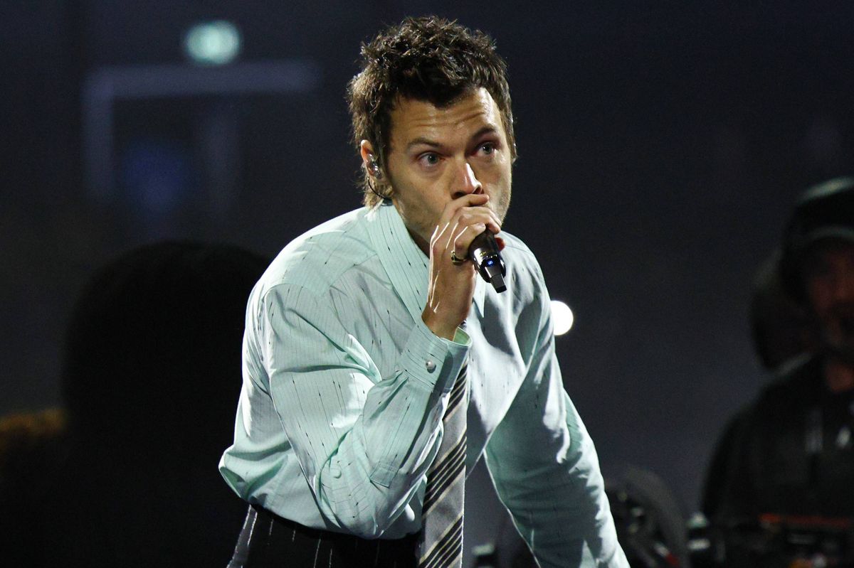 Harry performs live on stage