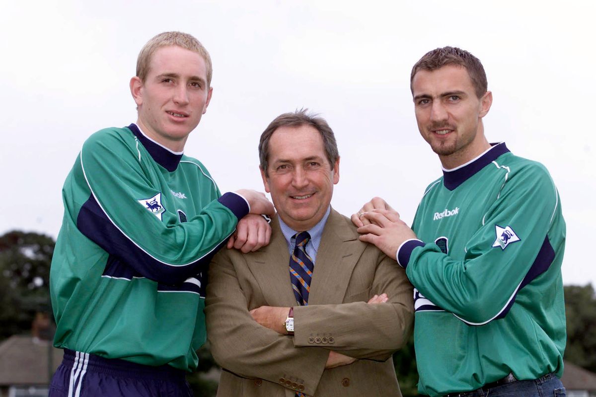 Jerzy Dudek and Chris Kirkland sign for Liverpool