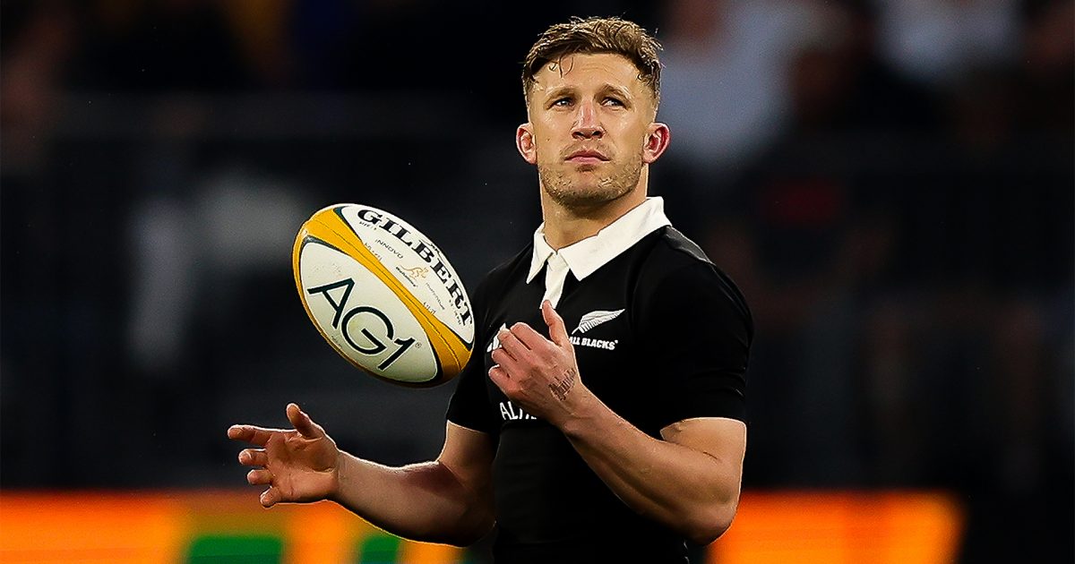 'You guys just pile s*** on players': Ex-Wallaby weighs in on 'easy target' Damian McKenzie