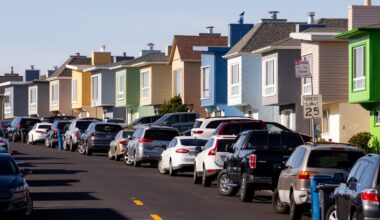 Weekly mortgage demand surges nearly 11% higher, despite volatile interest rates