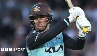 Jason Roy swishes his bat next to his left shoulder
