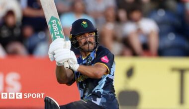 Kiran Carlson batting