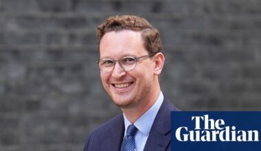 Starmer’s chief secretary consoled Mandelson after dismissal as US ambassador, undisclosed texts show | Politics