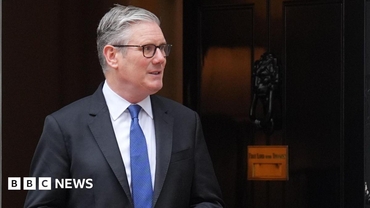 Keir Starmer standing outside No 10 Downing Street