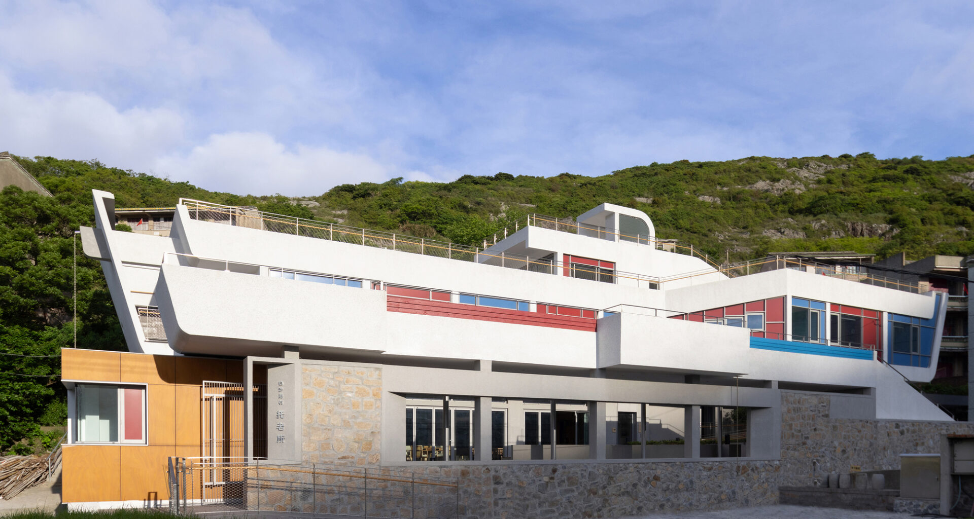 Zhoushan Chaishan Island Elderly Care Home / line+ studio