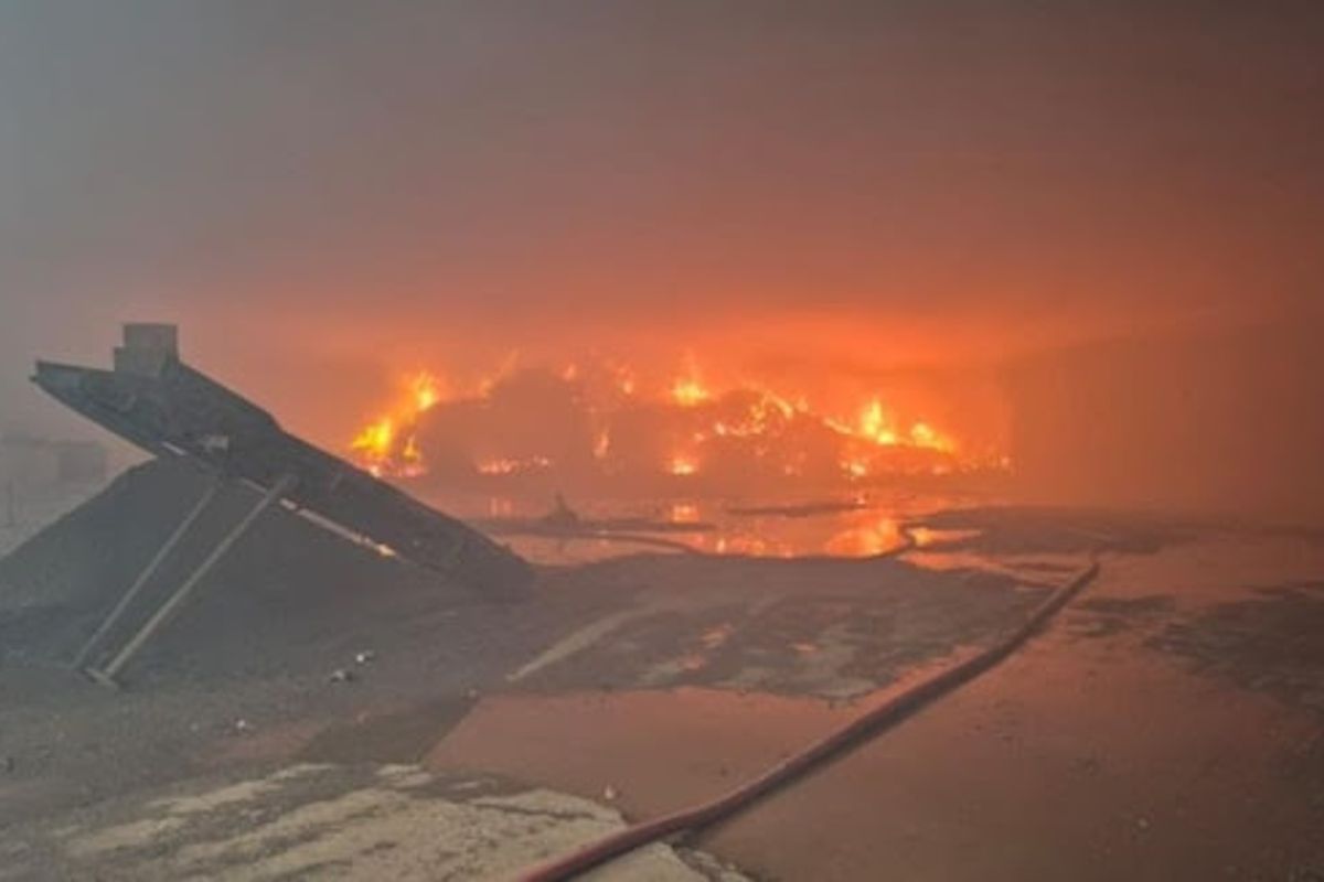 According to the fire service, around 150 tonnes of recyclable waste had gone up in flames
