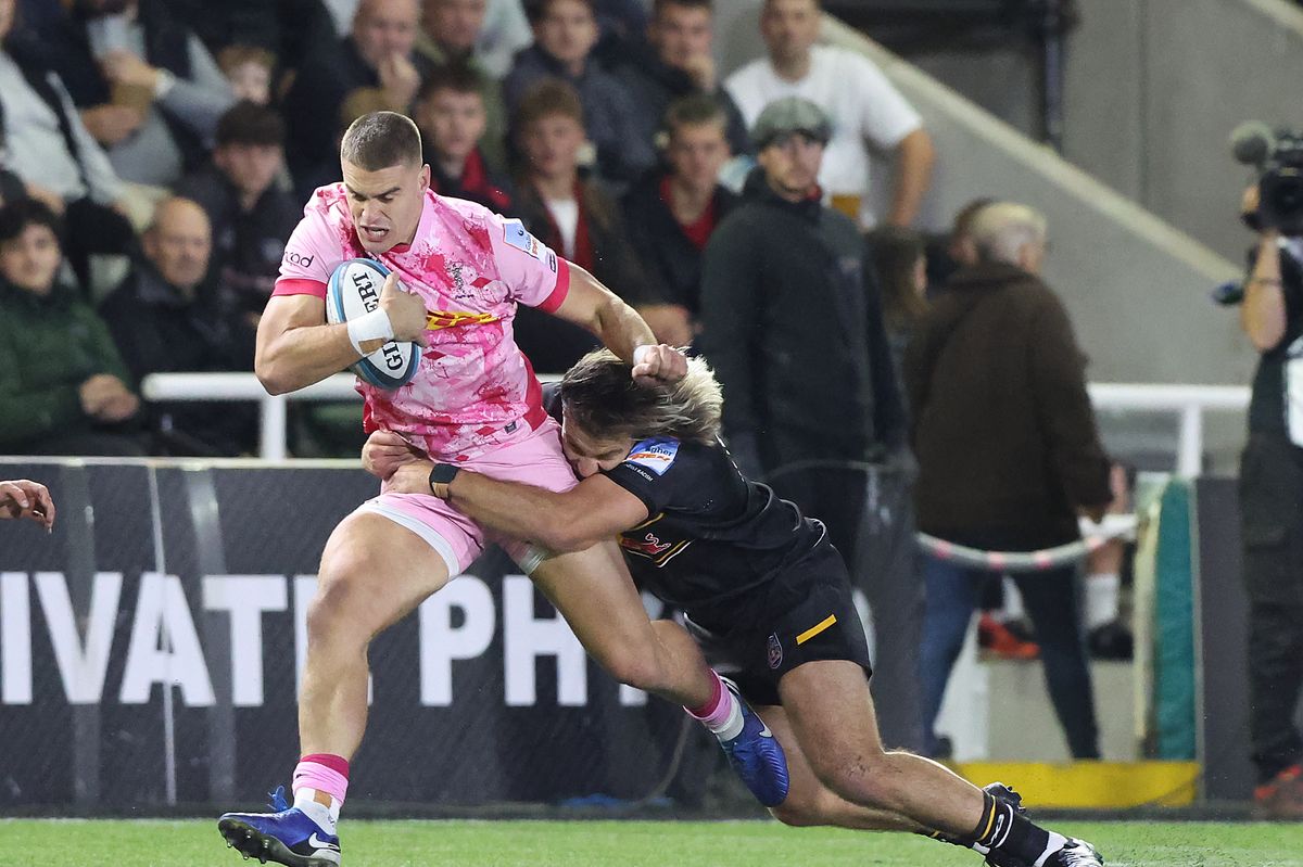 Bryn Bradley smashes his way through for Harlequins