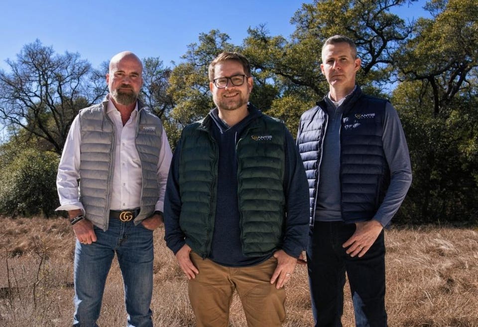 Mantis_Space_Founders_Outdoor