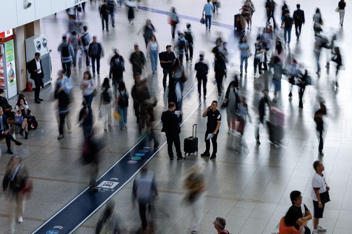 Korea Pension Fund’s Pivot Amplified Stock Swings, Barclays Says