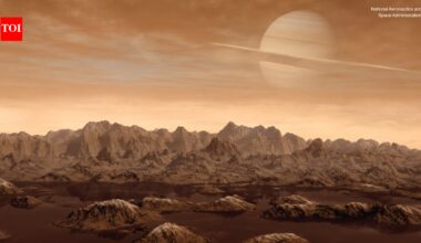 The 'Persian Gulf of Space': NASA study says Saturn's moon Titan holds vast natural gas and water reserves |