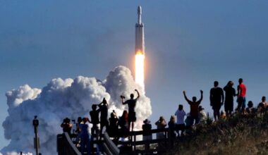 SpaceX valuation balloons to $2.6T, briefly passes Amazon